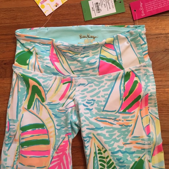 Lilly Pulitzer NWT You Gotta Regatta Luxletic- XXS - Picture 2 of 8